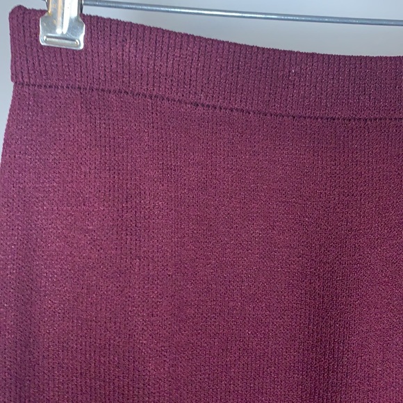 ST. JOHN skirt set. - Picture 8 of 14